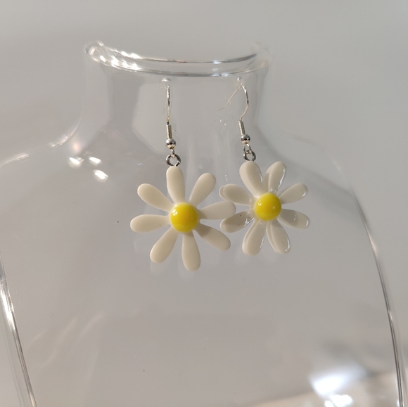 Daisy Flower Dangle Earrings | Festival Earrings | Cute Earrings - Picture 1 of 1